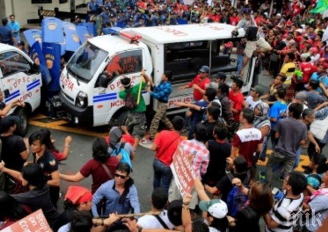 Протестиращи блокираха пътя Пловдив - Карлово заради миризмите, бълвани от завода за биомаса (снимка и видео)