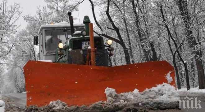 ДОКЛАД НА АПИ: 803 снегорина чистят републиканската пътна мрежа