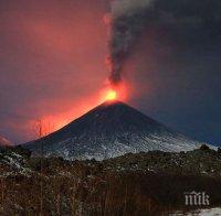 Вулканът Ключевски на Камчатка изхвърли пепел на 7 км