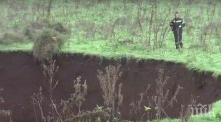 труса октомври земята гърция разтвори погълна път маслинова градина видео