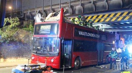 тежък инцидент двуетажен автобус удари мост лондон ранени видео