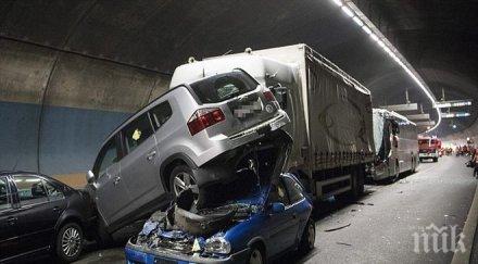 коли зверски сблъсък дупница огнеборци вадят ранен мъж