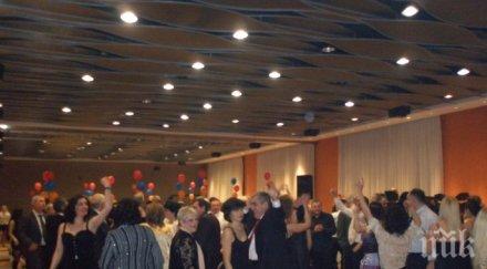 маги халваджян денси благотворителния арменски бал