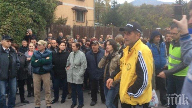 Жители на три софийски района блокираха главния път Е-79, недоволни от градския транспорт