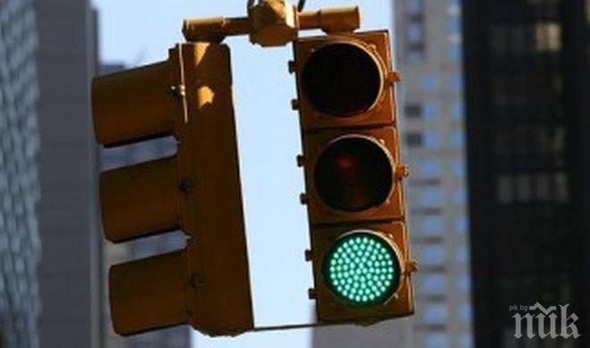 Слагат „умни светофари“ на още 160 кръстовища в София