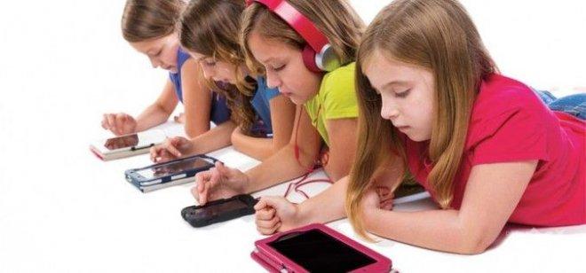 ВНИМАНИЕ РОДИТЕЛИ! Учени доказаха, че електронните устройства карат децата да затъпяват