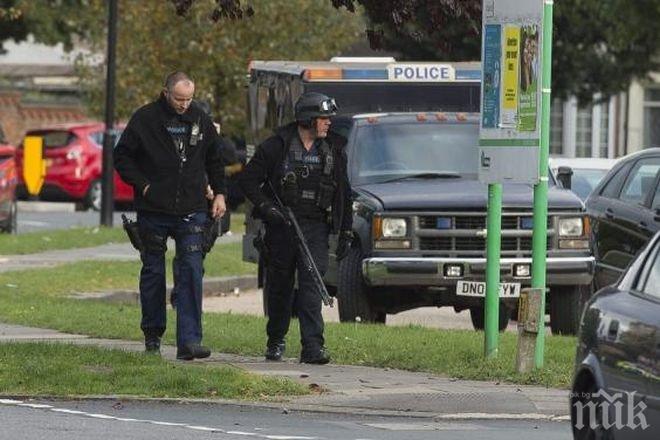 Ужас в Лондон! Трети ден половината град под обсада заради барикадирал се мъж  