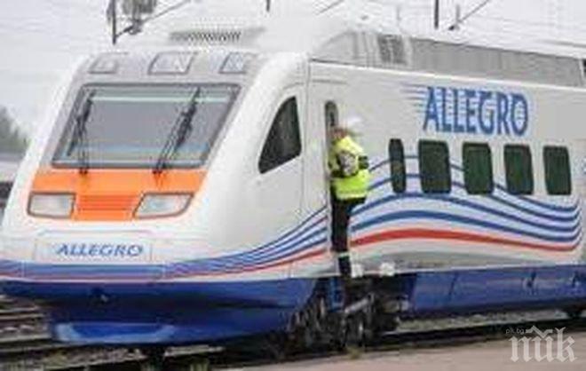 Ужас! 430 японци висят във влак на мост след силното земетресение 