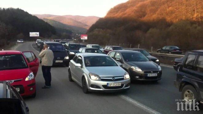 Извънредно: Огромно задръстване на магистрала „Хемус”
