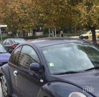 ВЕНДЕТА! Залепиха с монтажна пяна вратата на автомобил в Пловдив (СНИМКИ)