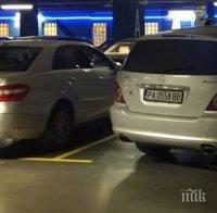 ЮНАК! Шофьор на „Мерцедес“ паркира като за двама в мола в Пловдив (СНИМКА)
