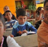 Майки от Добрич внесоха жалба за дискриминация заради стипендиите за циганчета