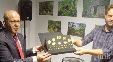 нова находка златото приморско времето александър велики докараха музея полицейски конвой снимки