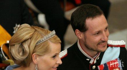 скандал наследникът норвежката корона въртял далавера опасни кралски апартаменти наем