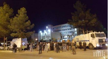 диарбекир полицейска блокада арестуваните кметове двама