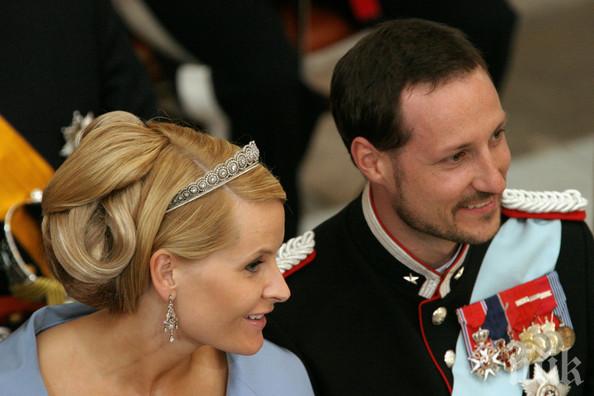 Скандал! Наследникът на норвежката корона въртял далавера с опасни кралски апартаменти под наем 