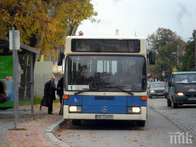 Шок в Пловдив! Автобус тръгна без шофьора, пенсионерка пищи