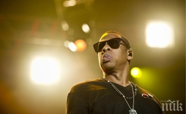 Рапърът Джей Зи пее безплатно в подкрепа на Хилари Клинтън