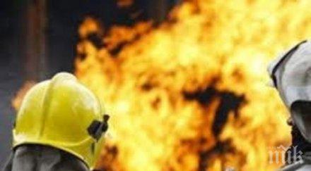 посред нощ подпалиха къща спящи майка две деца перник