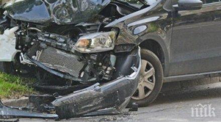 кърваво меле джип мазда помляха шофьорът леката кола почина