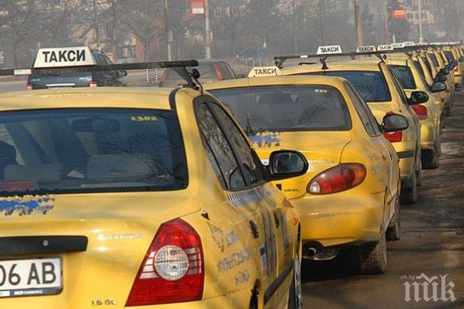 Апаши разбиха 2 таксита в Пловдив 