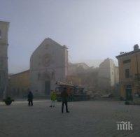 ПОКЪРТИТЕЛНО! Монахини молят Бог за милост пред руините на срутения храм в Норча (ВИДЕО)
