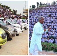 Щедрост! Индийски бизнесмен подари на работниците си 1260 автомобила и 400 апартамента