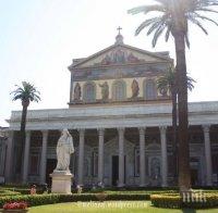 След срутената базилика в Норча, катедралата „Свети Павел” в Рим също е в пукнатини! Властите затвориха храма за посетители