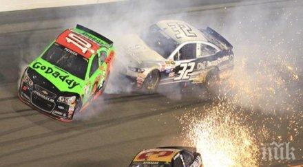 души пострадаха състезание наскар деветима борят живота