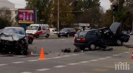 извънредно тежка катастрофа варна линейки извозват ранени снимки