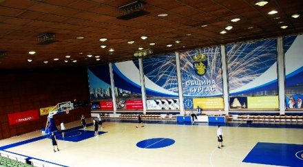 смениха настилката спортна зала бургас