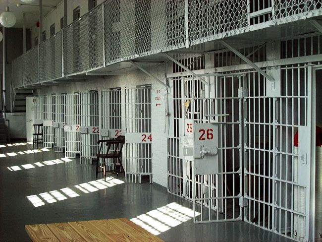 Хванаха лекарка от затвора Казичане да изнася лекарства