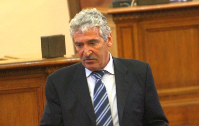 Шефът на ГЕРБ в парламента се извини от името на ДПС