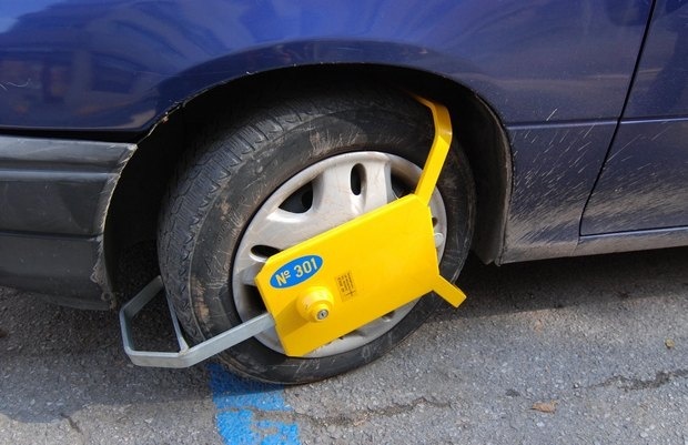 Отключваме скобите на колите с карта