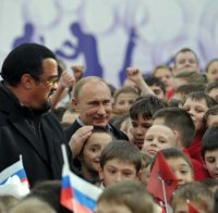 Путин и Стивън Сегал рамо до рамо в 