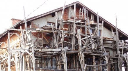 рухнало скеле уби млада жена габрово