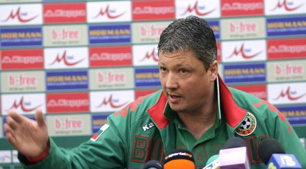 любо пенев викна трима дебютанти националния