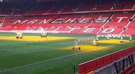 юнайтед дава 500 хиляди паунда смяна тревата олд трафорд