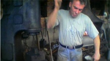 мъжът запали президентството продължава бере душа