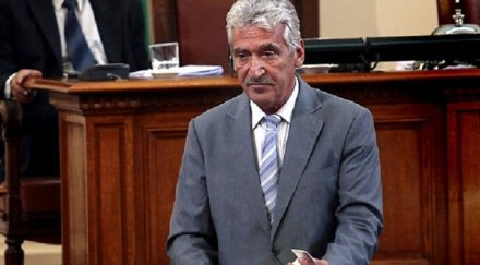 герб липсата консенсус партиите докара бунтовете