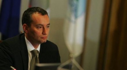 ники младенов досегашния подчинен добър премиер правителство