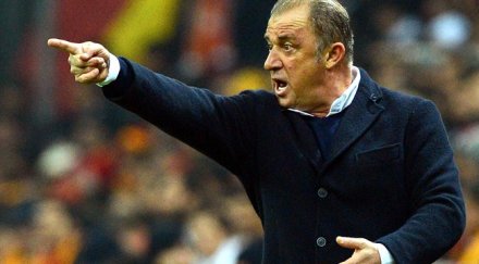 фатих терим целувам всички мои играчи челото