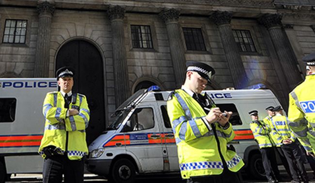 Дейли експрес: 100 хил. подписа срещу българите и румънците на Острова