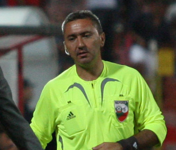 Ахмед Ахмед: Фаул! Край! Гледайте повторението!