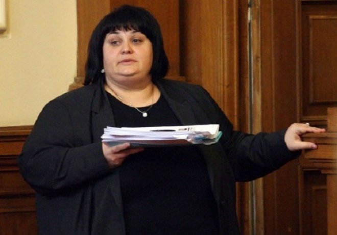 Фидосова заседава тайно в НС