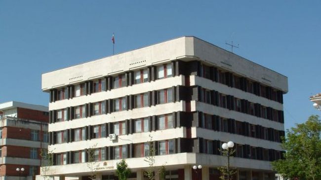 Протестиращи атакуваха сградата на Община Средец