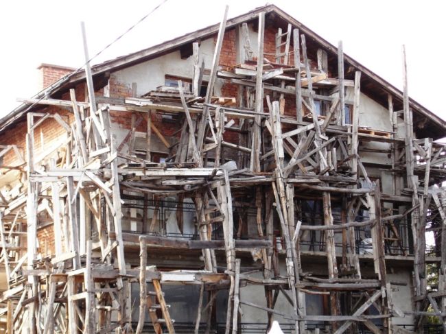 Рухнало скеле уби млада жена в Габрово