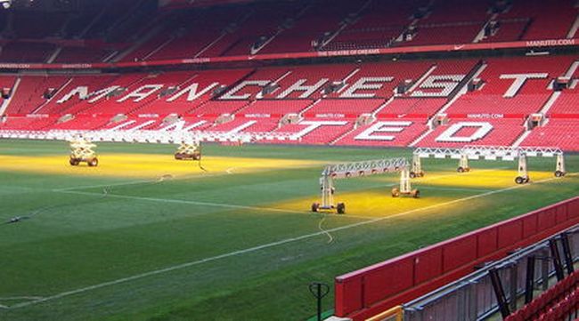 Юнайтед дава 500 хиляди паунда за смяна на тревата на „Олд Трафорд“