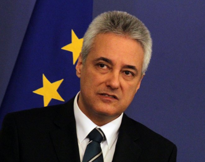 Бойко и Костов се борят кой да държи Райков