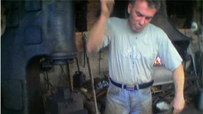 Състоянието на самозапалилия се пред президенството остава тежко